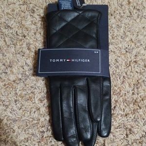 Tommy Hilfiger gloves